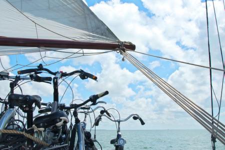 Mit Rad & Segelschiff an Hollands Küste
